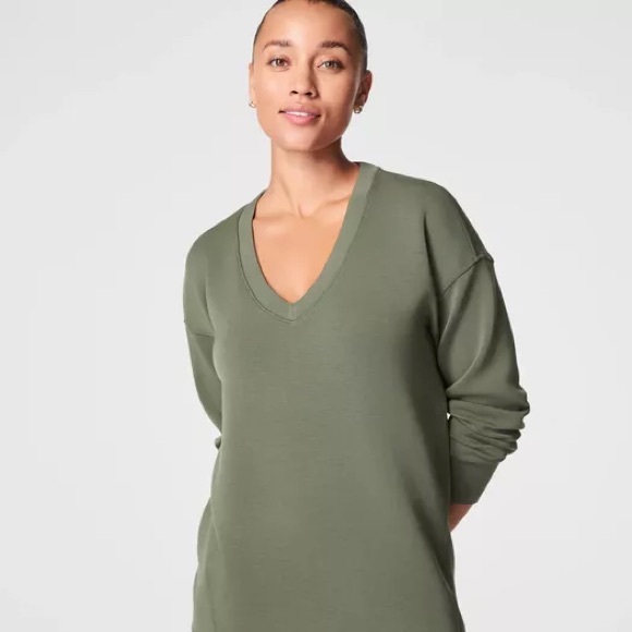 SPANX Tops - SPANX brushed v neck tunic in clover